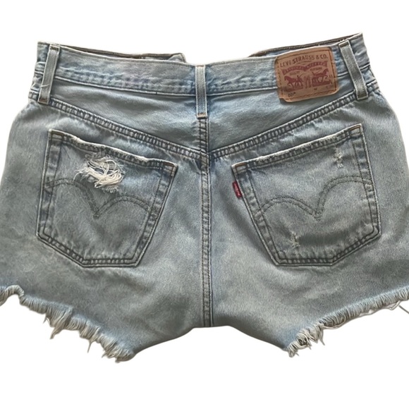 Light Wash Levi 501 Jean Shorts - Picture 2 of 3